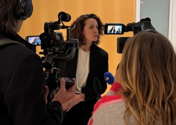 Claire Tixeire vor dem Strafgericht in Paris